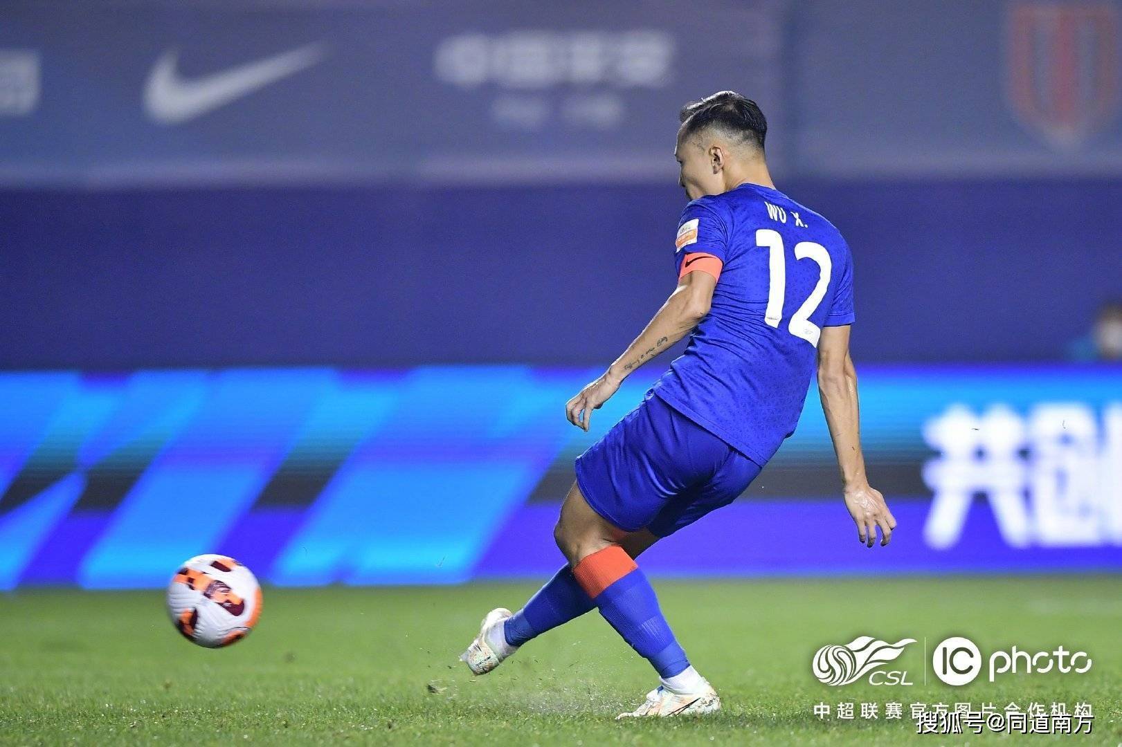 包含科隆队医鼓励受伤球员,重返赛场的词条 包含科隆队医鼓励受伤球员,重返赛场的词条