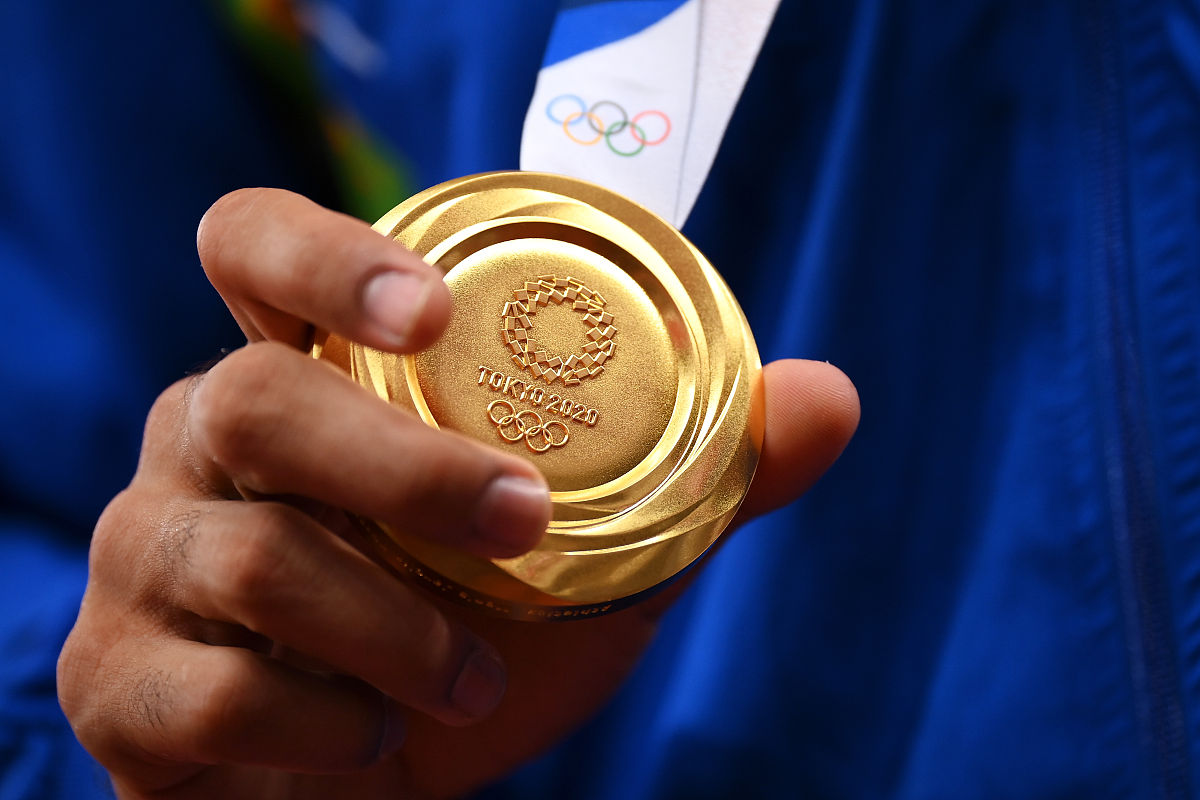 法国代表团冲破困境,赢得第一枚金牌 法国代表团冲破困境,赢得第一枚金牌