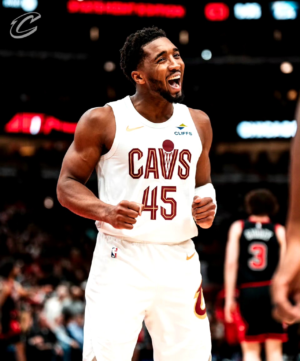 太阳逆转鹈鹕，米切尔高光表现