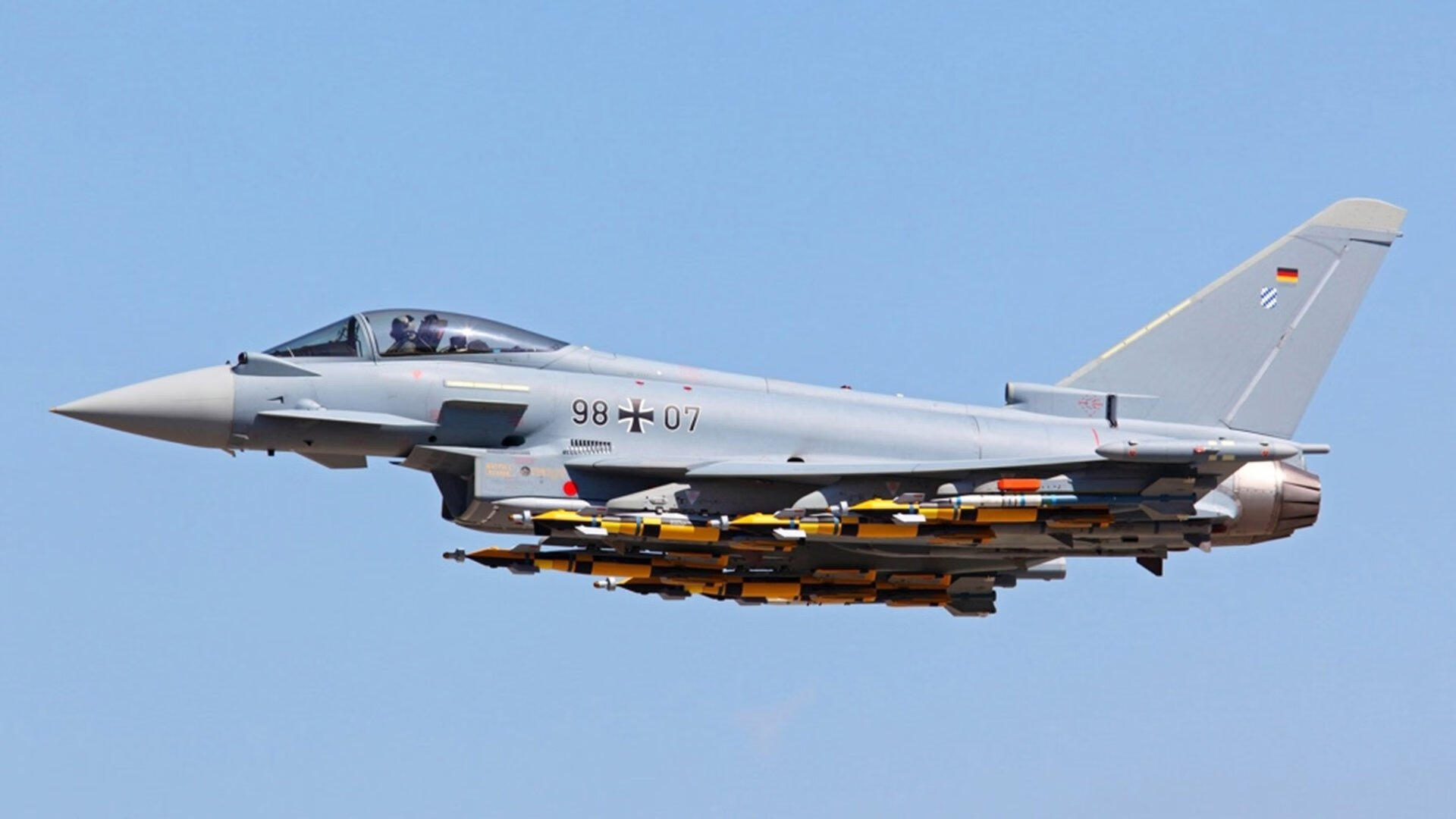 柔软羽毛与钢铁丛林,切特如何在两场压力测试中完成蜕变